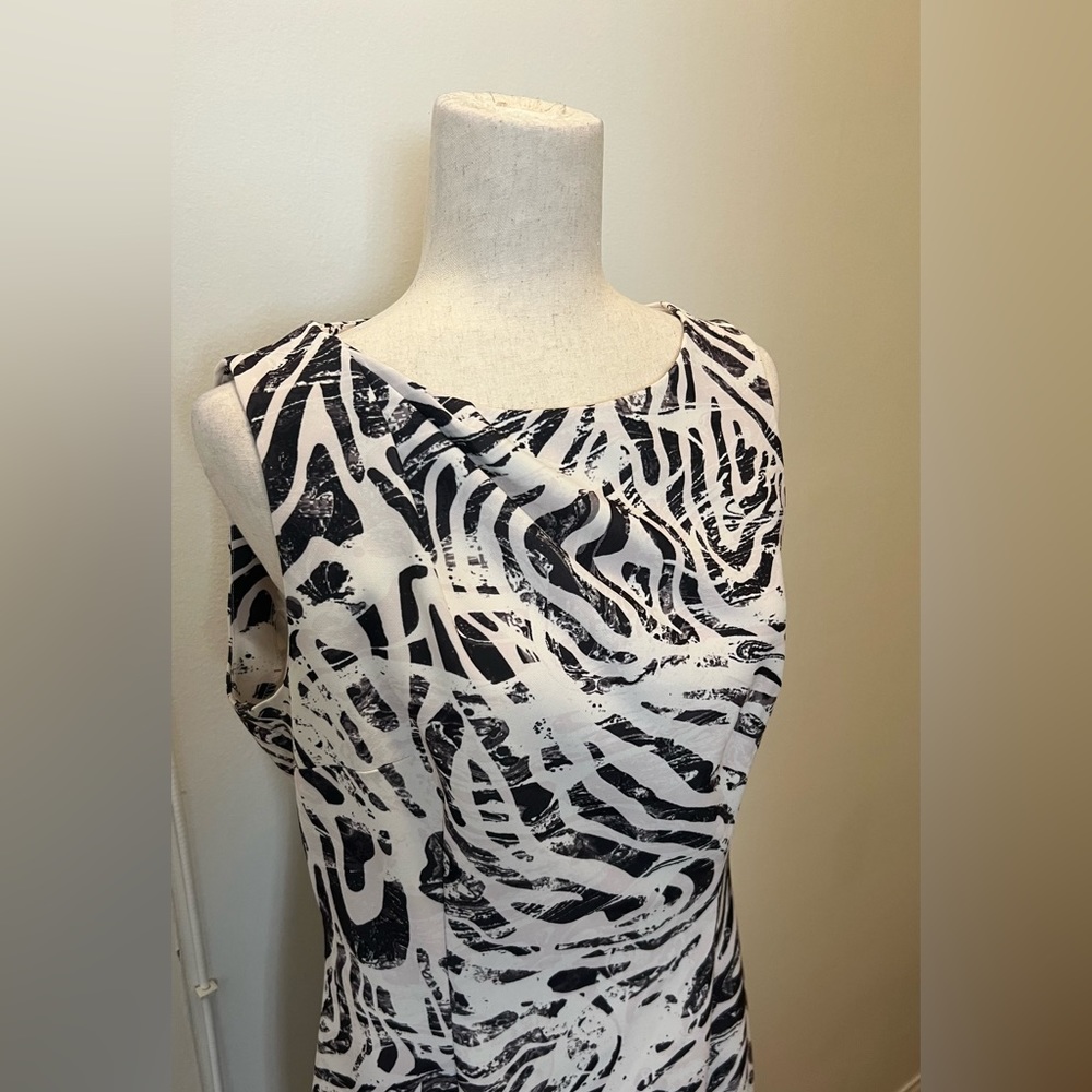 Dress - Picture 3 of 6